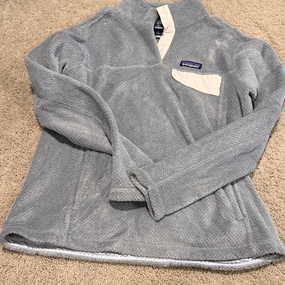 Patagonia Light Blue Fleece Pullover with Cream Pocket